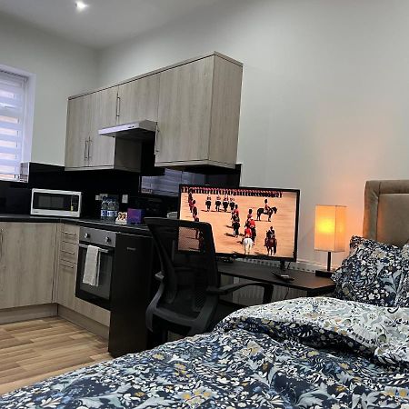 Mia Residence - Entire Studio Apartment - City View - London - Next To Ealing Broadway Station מראה חיצוני תמונה