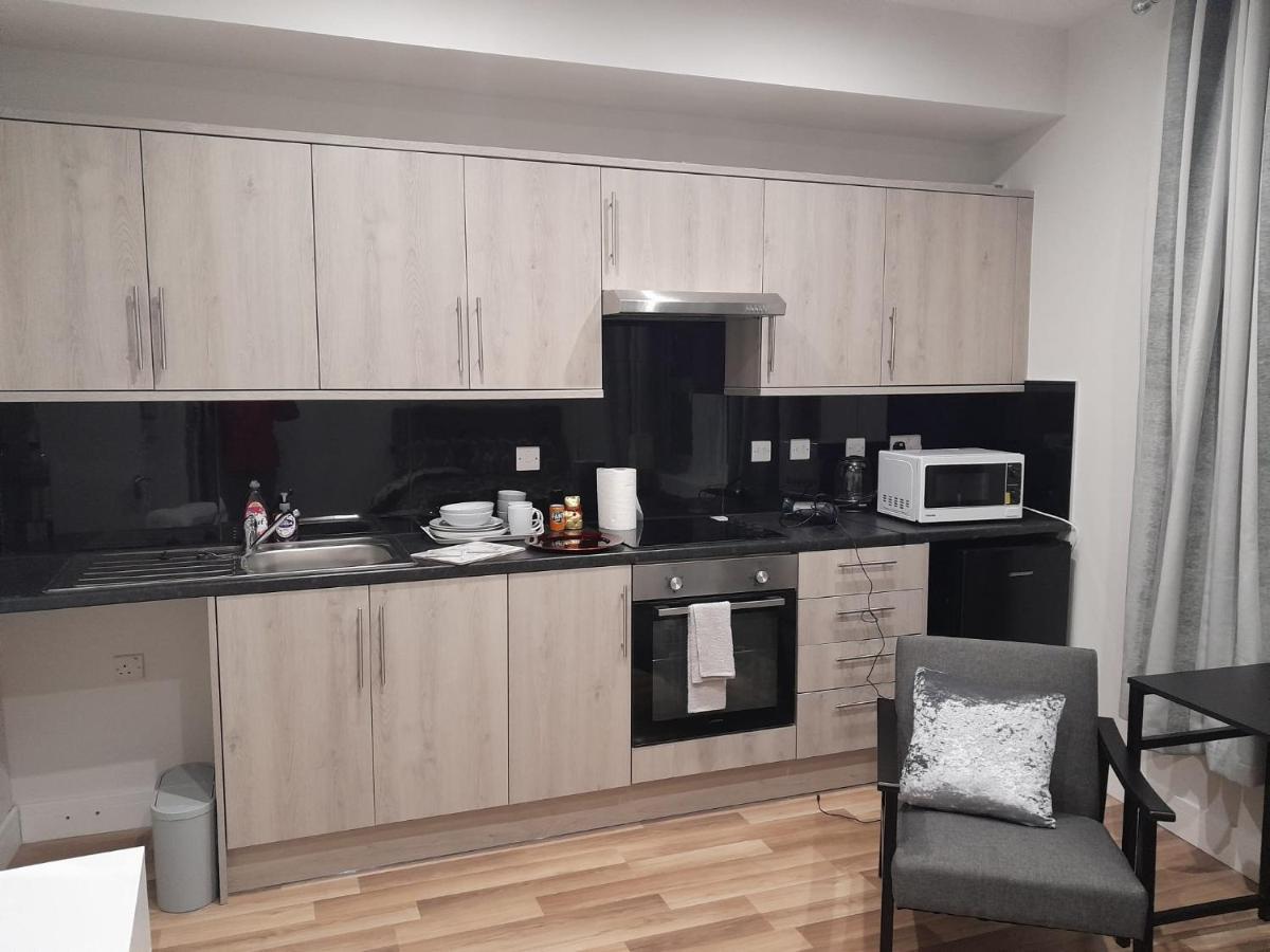 Mia Residence - Entire Studio Apartment - City View - London - Next To Ealing Broadway Station מראה חיצוני תמונה