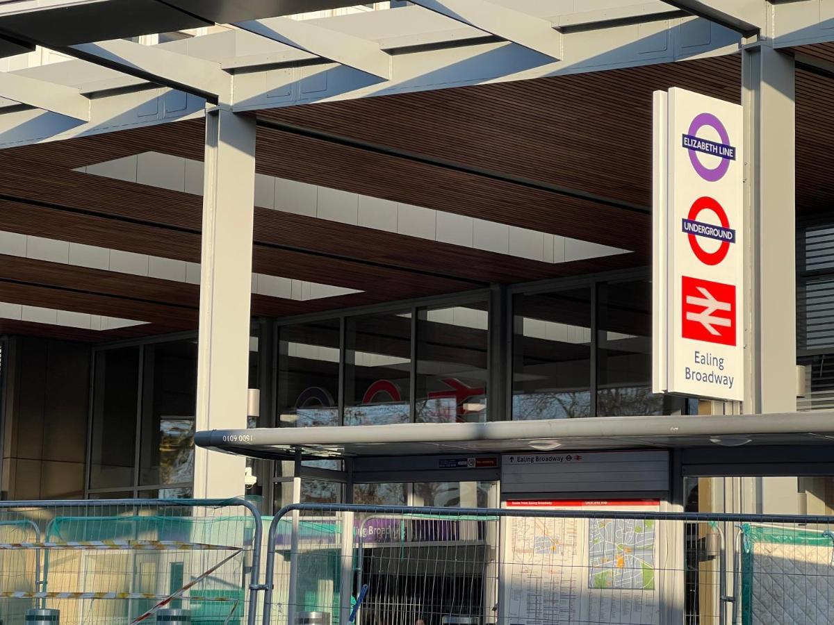 Mia Residence - Entire Studio Apartment - City View - London - Next To Ealing Broadway Station מראה חיצוני תמונה