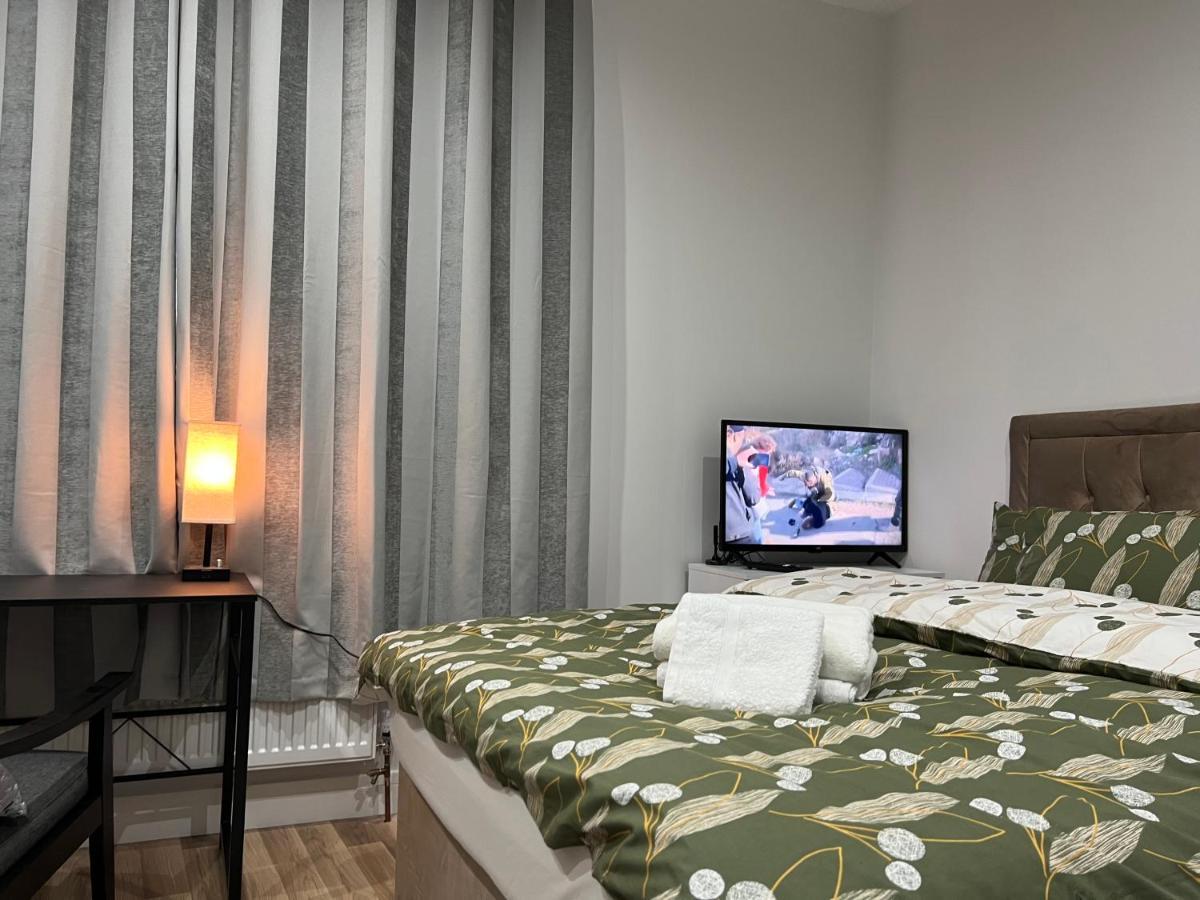 Mia Residence - Entire Studio Apartment - City View - London - Next To Ealing Broadway Station מראה חיצוני תמונה