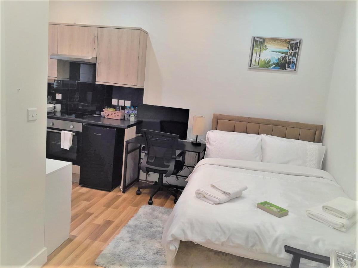 Mia Residence - Entire Studio Apartment - City View - London - Next To Ealing Broadway Station מראה חיצוני תמונה