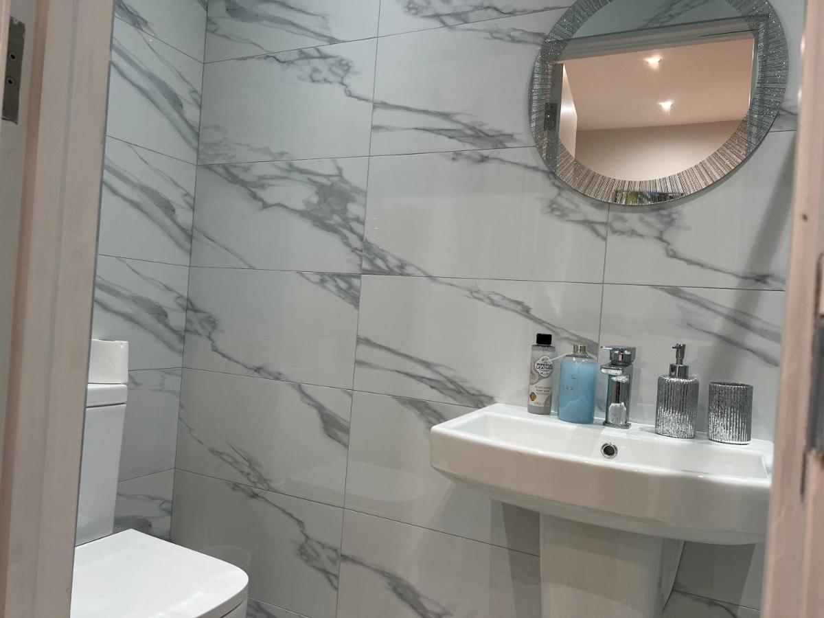 Mia Residence - Entire Studio Apartment - City View - London - Next To Ealing Broadway Station מראה חיצוני תמונה
