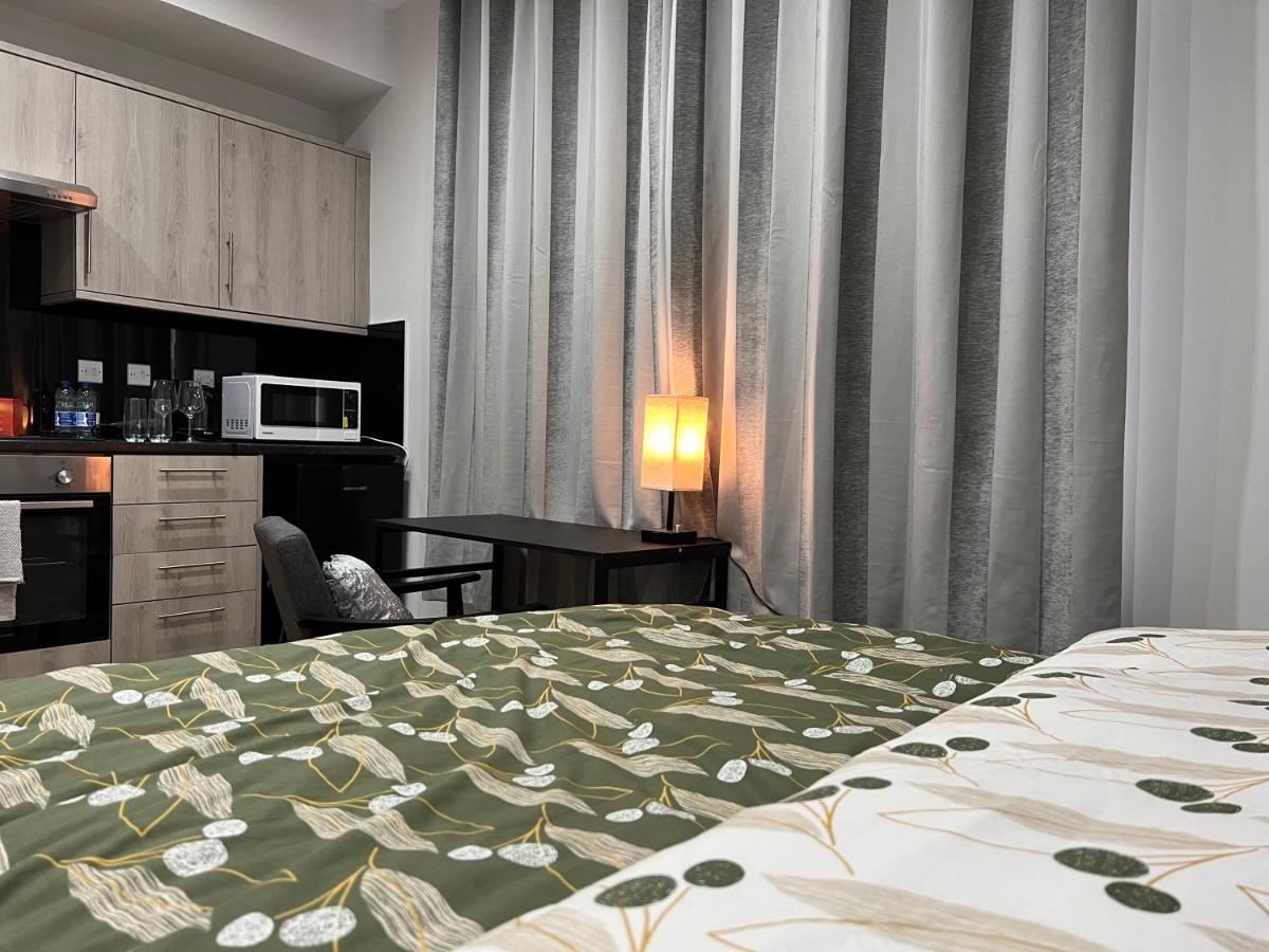Mia Residence - Entire Studio Apartment - City View - London - Next To Ealing Broadway Station מראה חיצוני תמונה