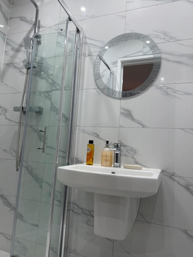 Mia Residence - Entire Studio Apartment - City View - London - Next To Ealing Broadway Station מראה חיצוני תמונה