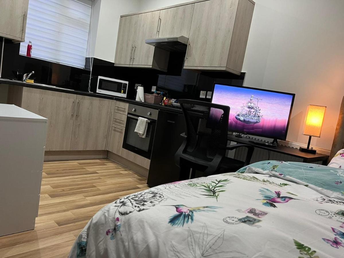 Mia Residence - Entire Studio Apartment - City View - London - Next To Ealing Broadway Station מראה חיצוני תמונה