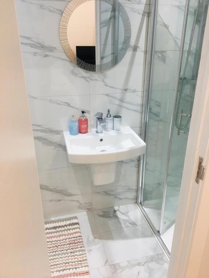 Mia Residence - Entire Studio Apartment - City View - London - Next To Ealing Broadway Station מראה חיצוני תמונה