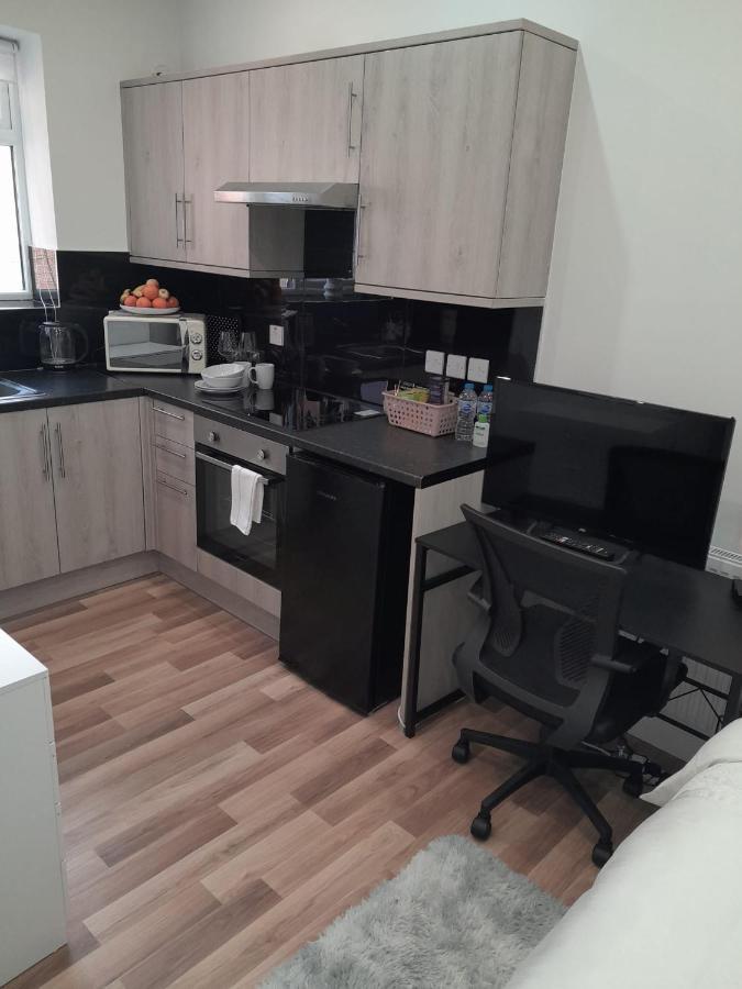 Mia Residence - Entire Studio Apartment - City View - London - Next To Ealing Broadway Station מראה חיצוני תמונה