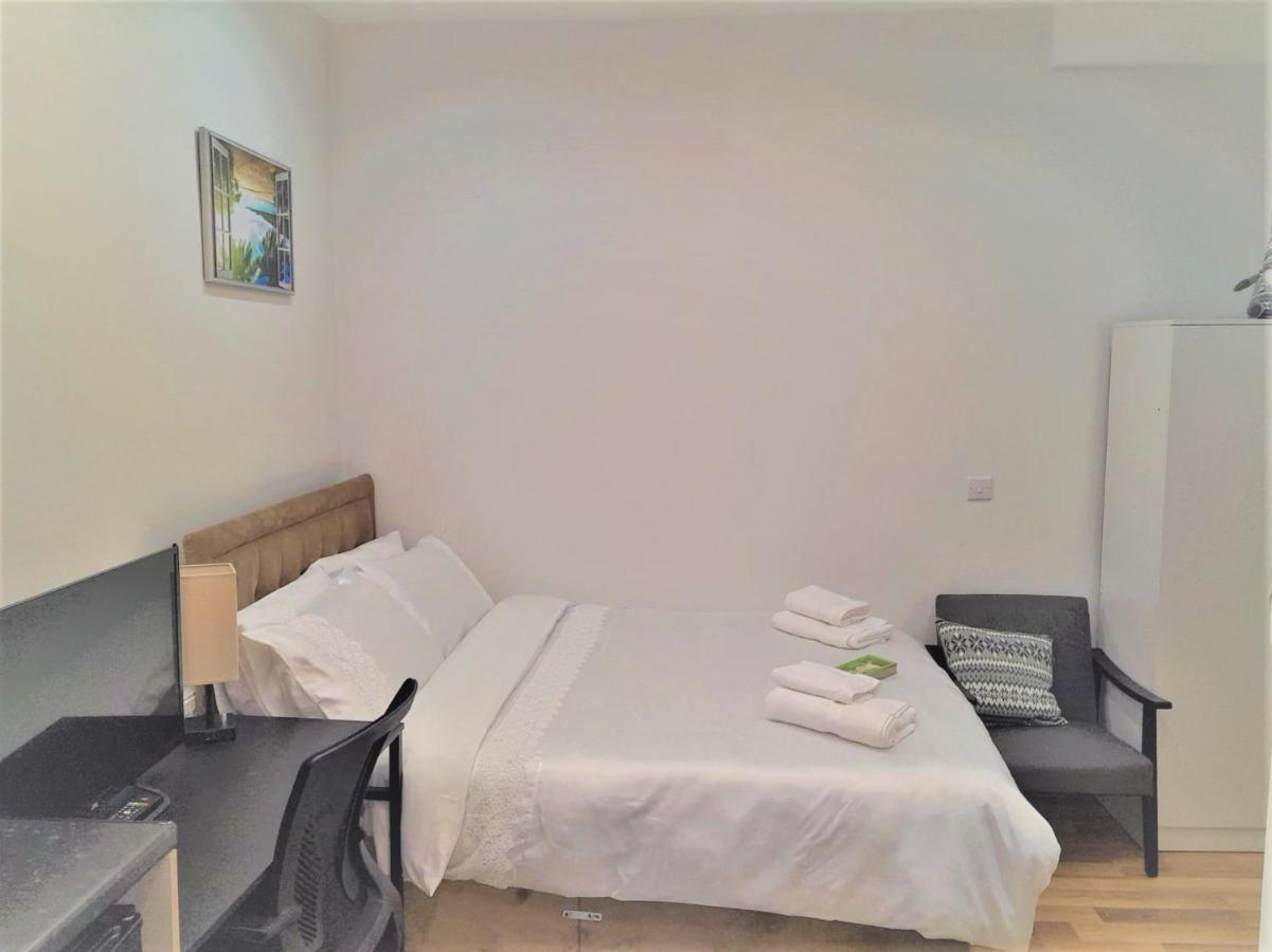 Mia Residence - Entire Studio Apartment - City View - London - Next To Ealing Broadway Station מראה חיצוני תמונה